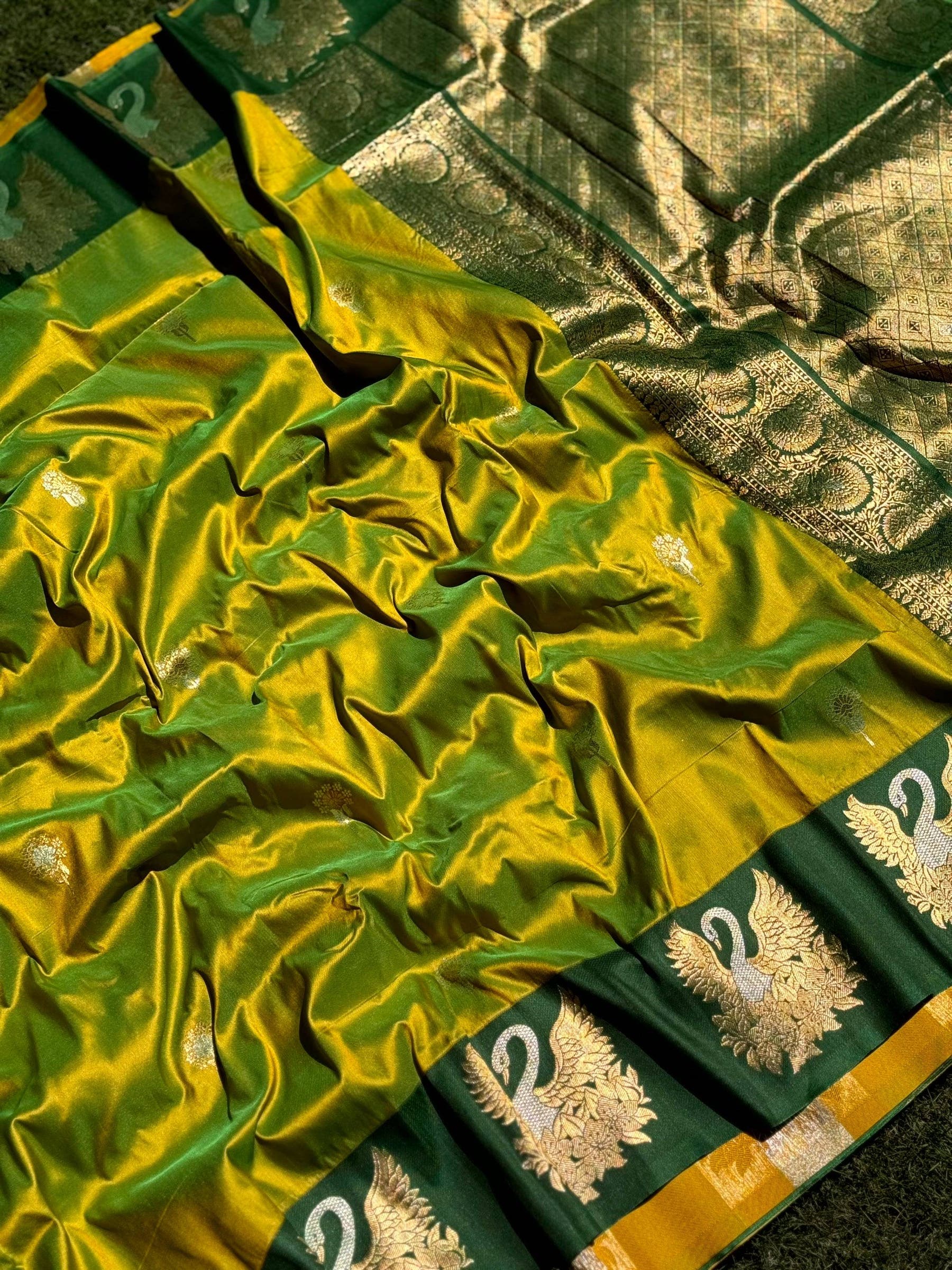 Green Swann Motif Soft Silk Saree