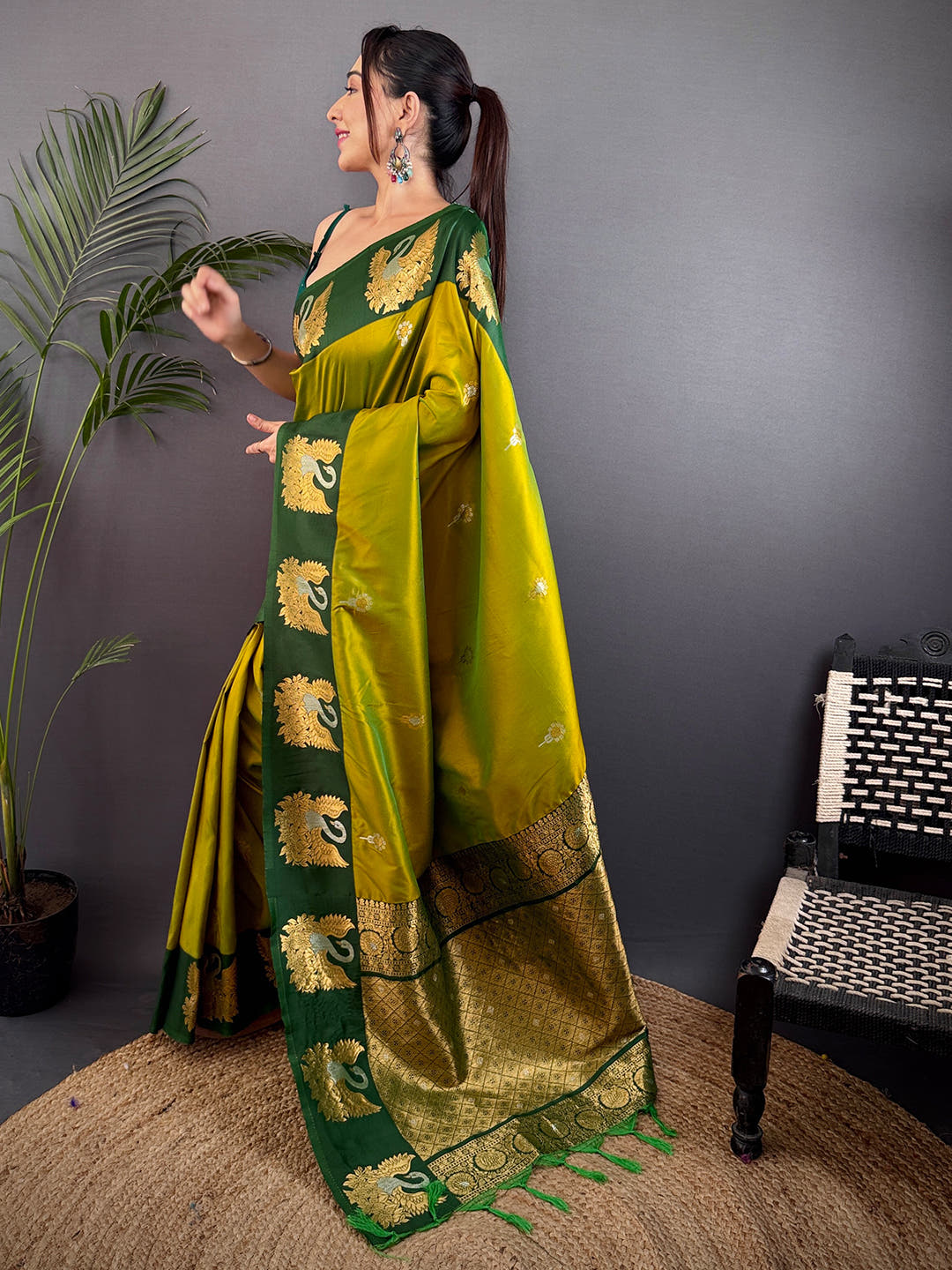Green Swann Motif Soft Silk Saree