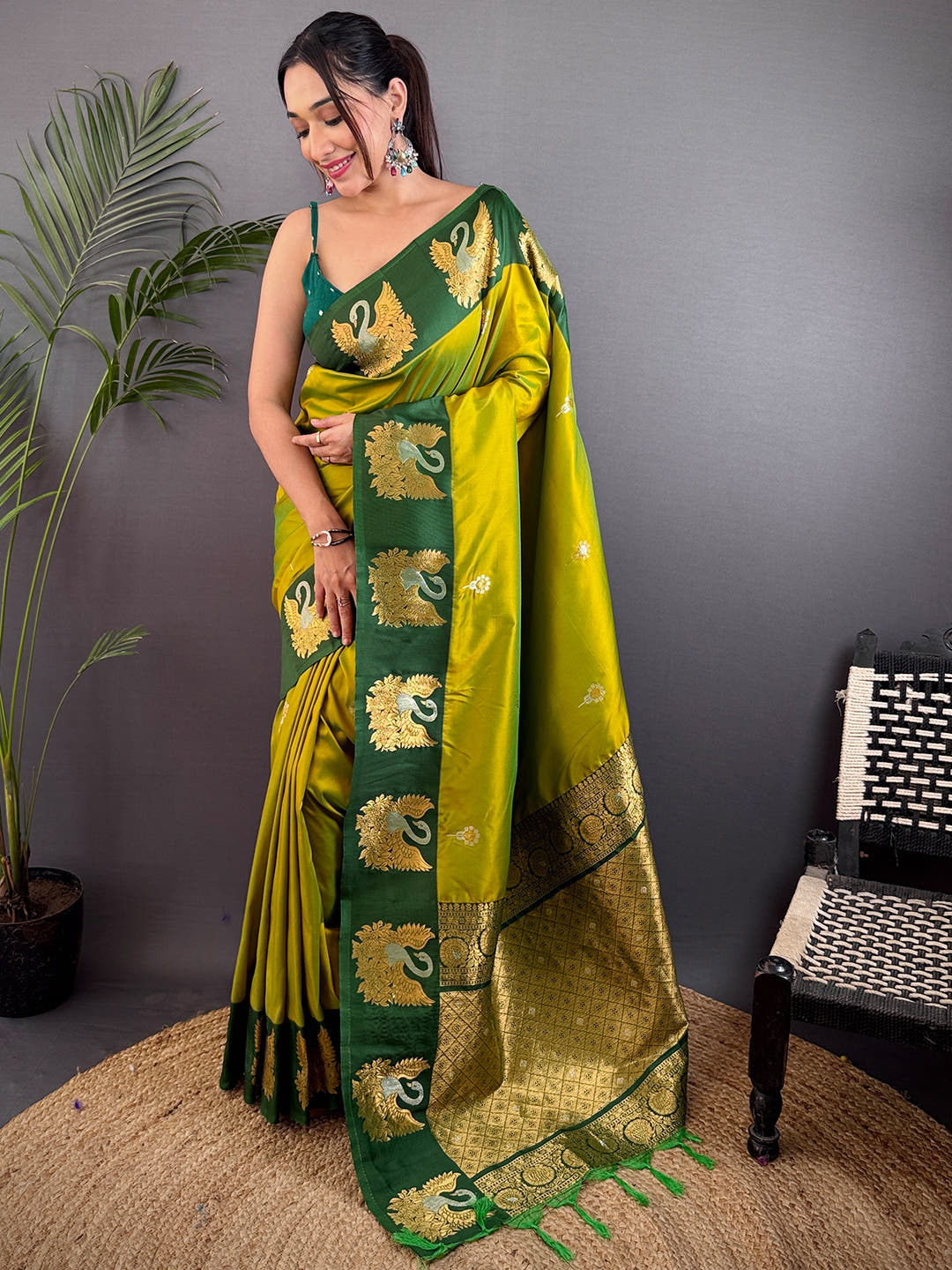 Green Swann Motif Soft Silk Saree